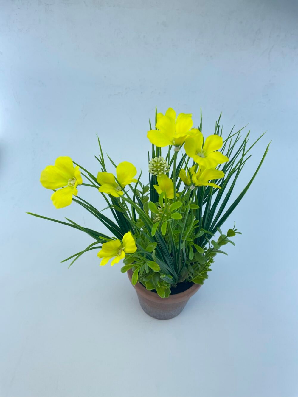 PLASITC FLOWER WITH BRICK-RED PULP POT