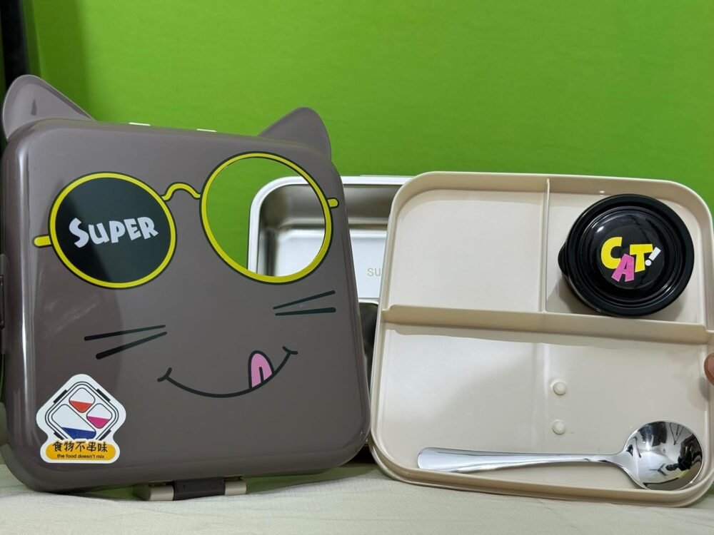 CAT SHAPED LUNCHBOX WITH SAUCE CUP AND SPOON