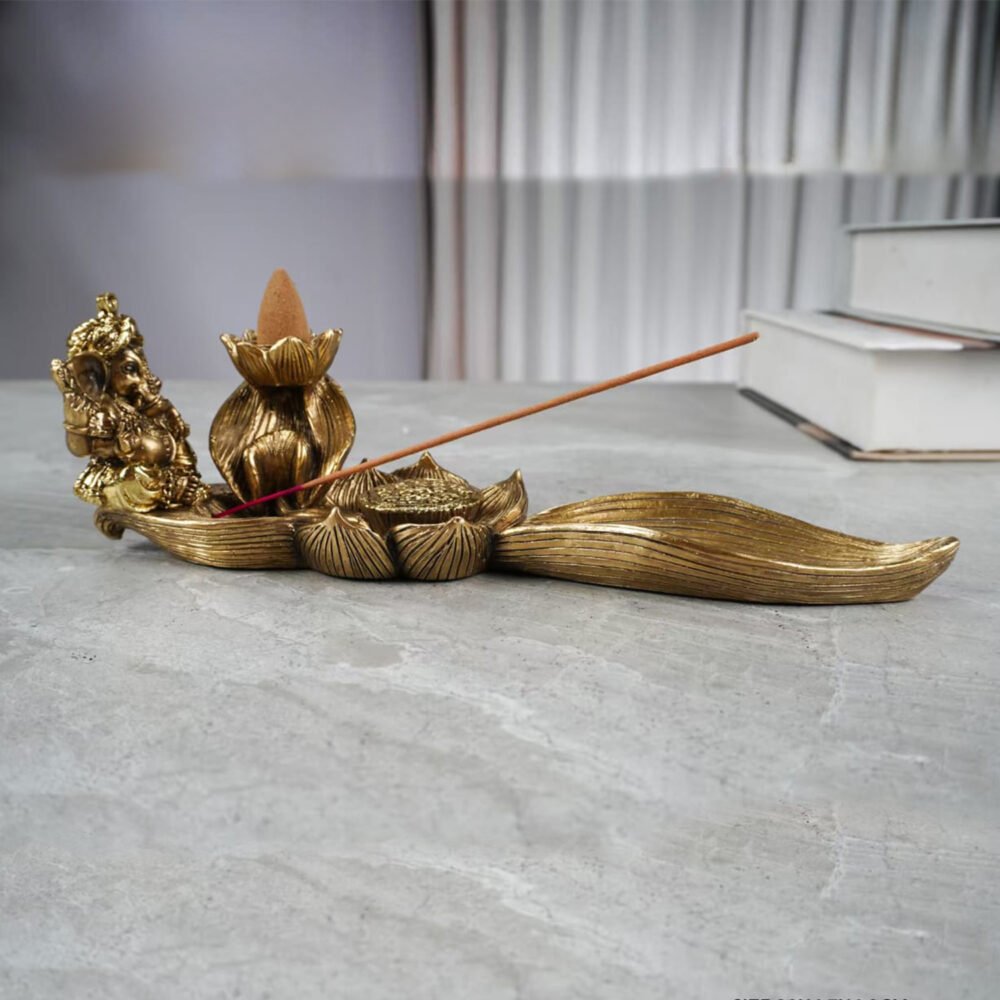 FIGURINE
