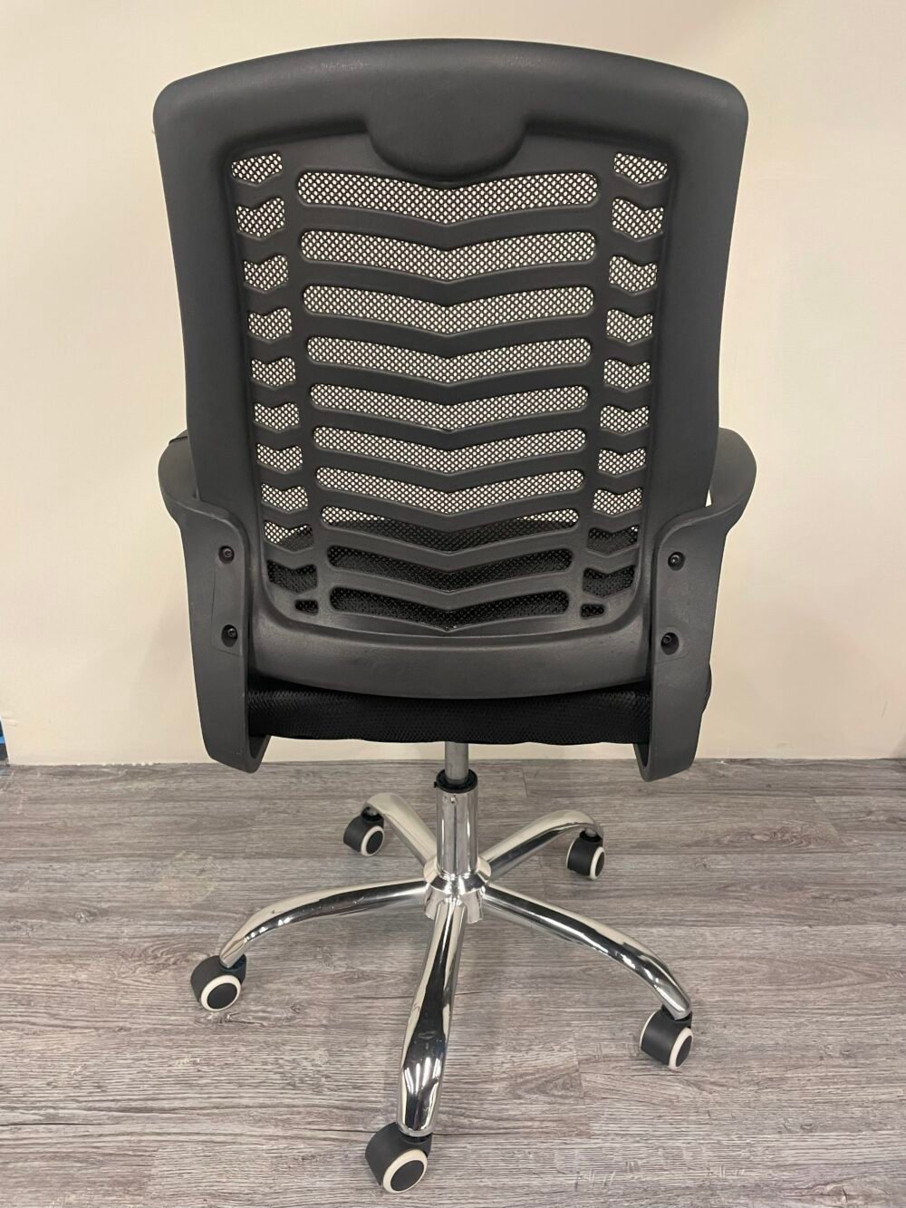 BLACK CHAIR