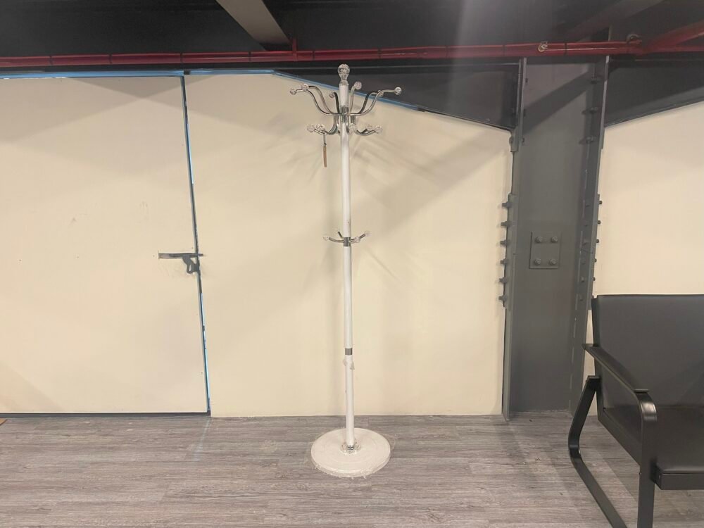 STANDING COAT RACK WHITE