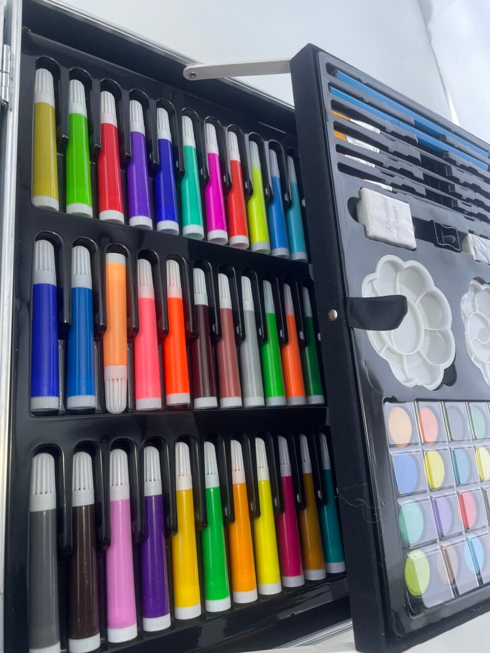 COLORING KIT